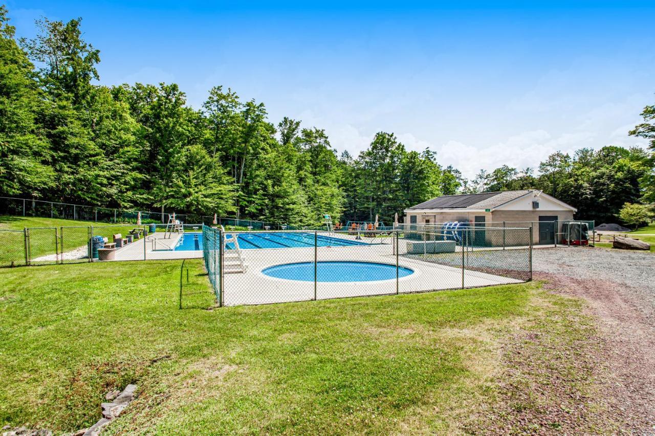 Friendship Lodge Pocono Lake Exterior photo