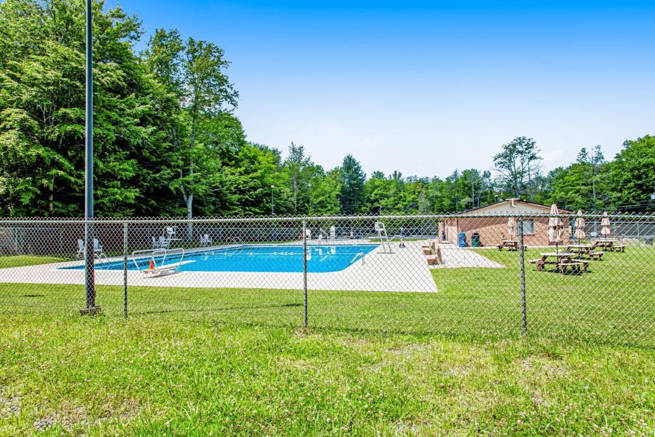 Friendship Lodge Pocono Lake Exterior photo